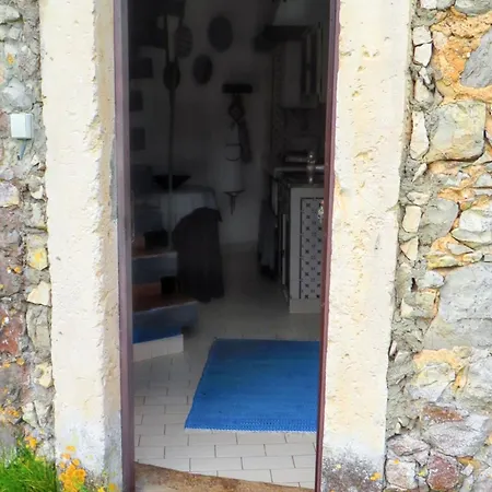 Charming House With Shared Pool In Porto De Mos. Vakantiehuis