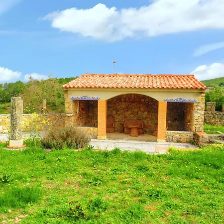 Vakantiehuis Charming House With Shared Pool In Porto De Mos. *