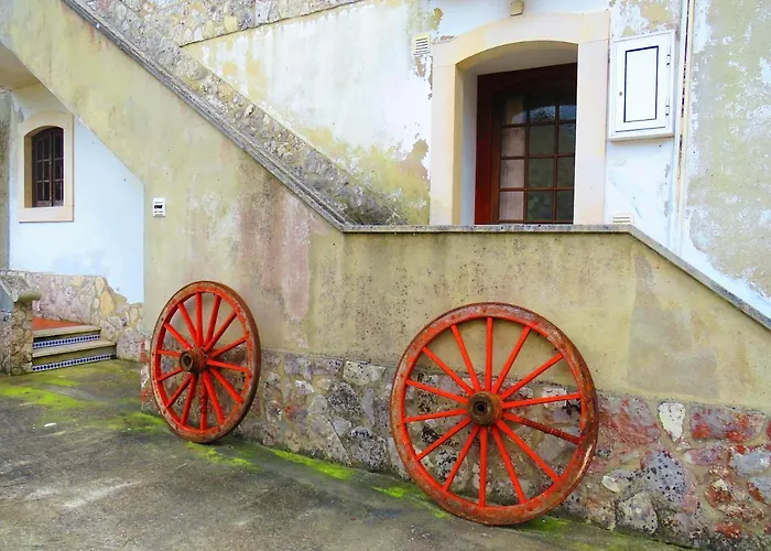 Charming House With Shared Pool In Porto De Mos. Порту-ди-Мош