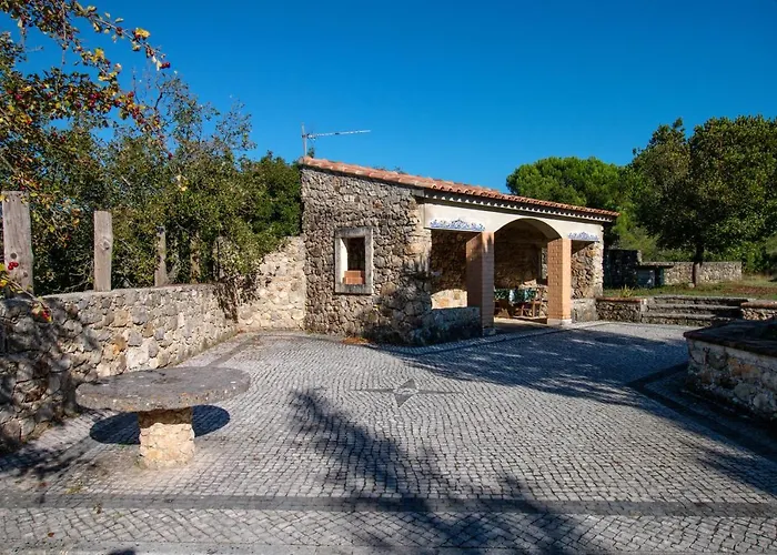 Charming House With Shared Pool In Porto De Mos. Порту-ди-Мош