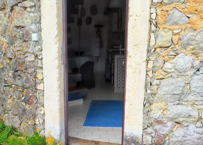 Charming House With Shared Pool In Porto De Mos. Дом отдыха