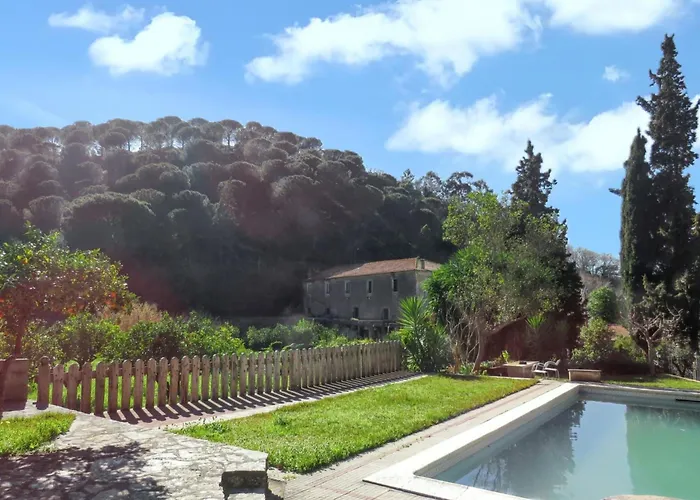 Charming House With Shared Pool In Porto De Mos. Дом отдыха