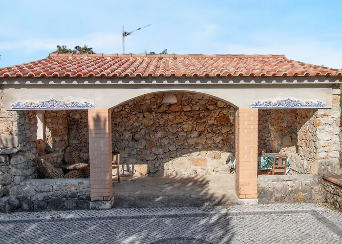 Charming House With Shared Pool In Porto De Mos. Дом отдыха *