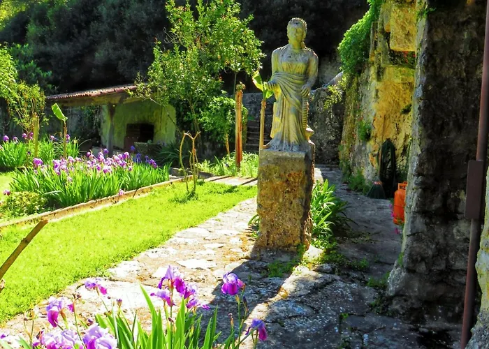 Дом отдыха Charming House With Shared Pool In Porto De Mos. Порту-ди-Мош