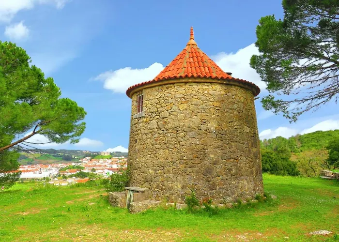 Дом отдыха Charming House With Shared Pool In Porto De Mos.